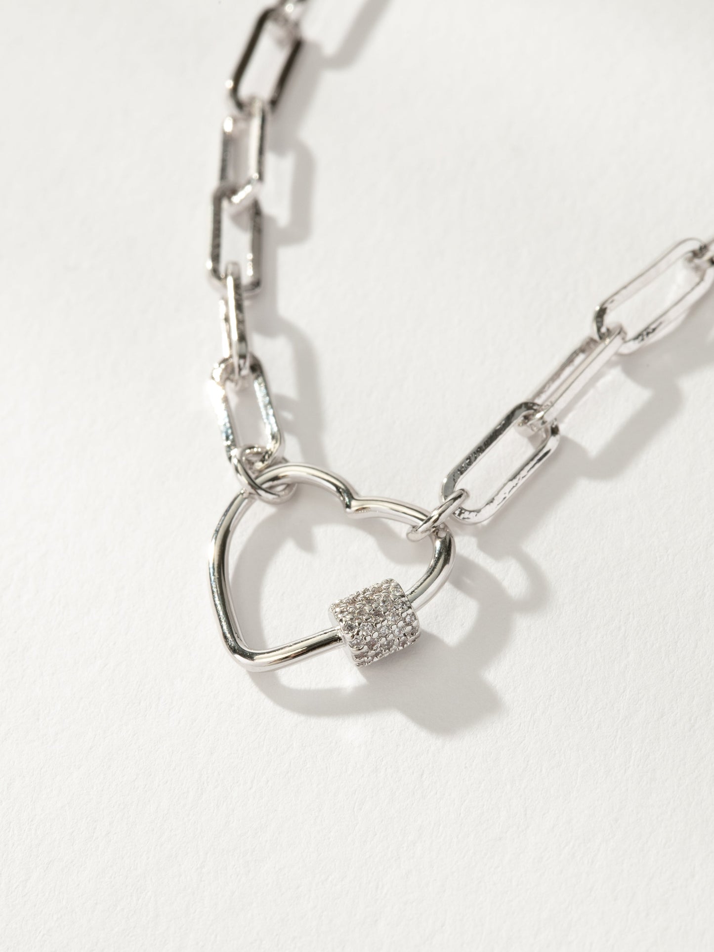 Collar de corazón cerrado