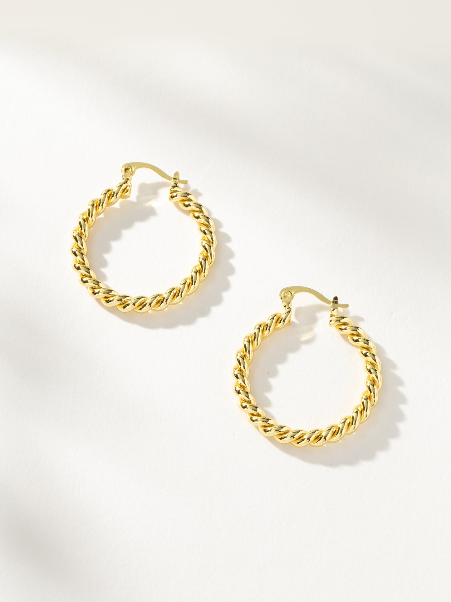 Pendientes de aro con cuerda torcida