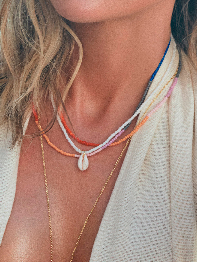 Collar de concha de puka con cuentas