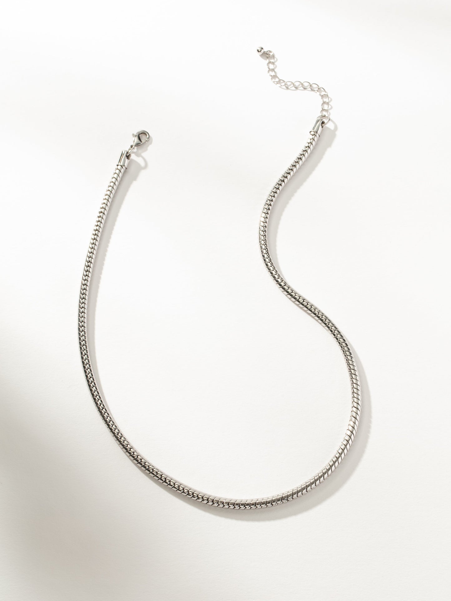 Collar de cadena de serpiente atrevido