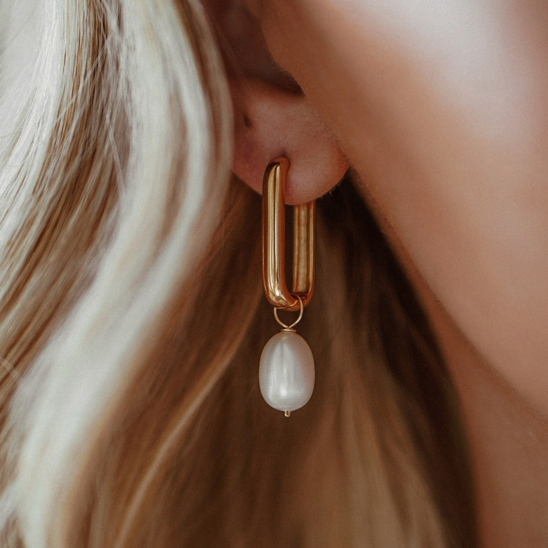 Pendientes de aro grandes de perla lisa y dorada