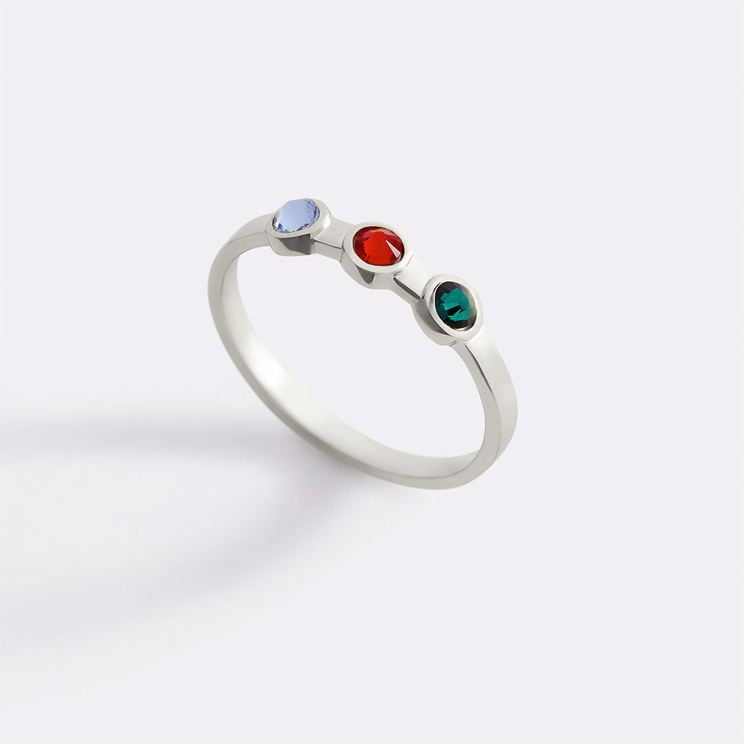 Zierlicher Ring mit 3 Geburtssteinen