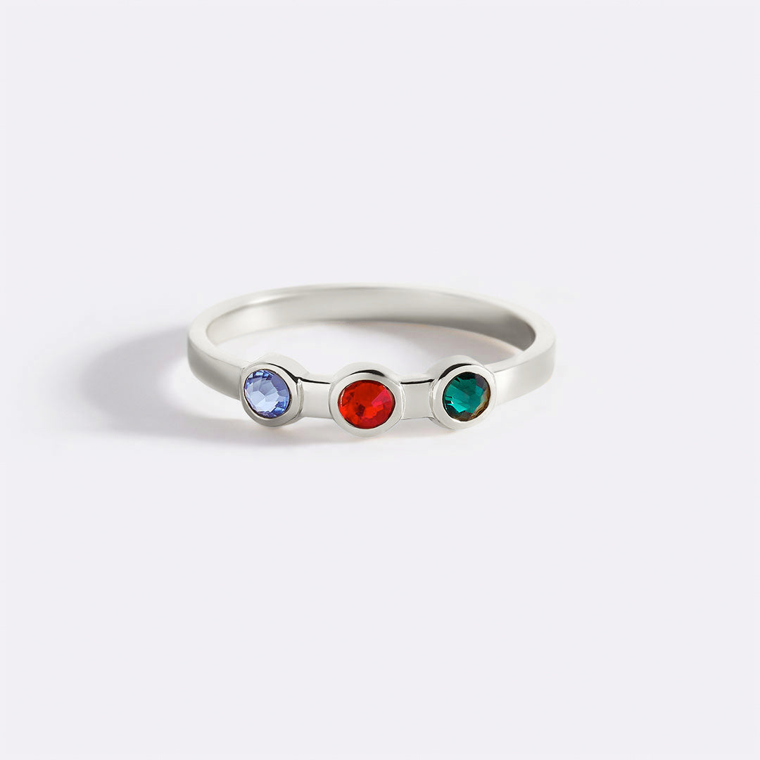 Zierlicher Ring mit 3 Geburtssteinen