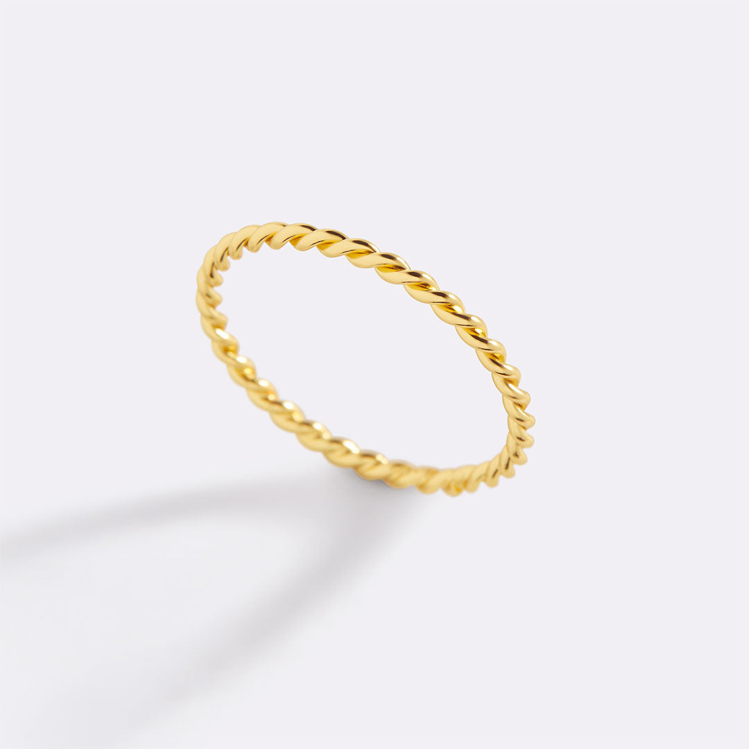 Zierlicher geflochtener Ring