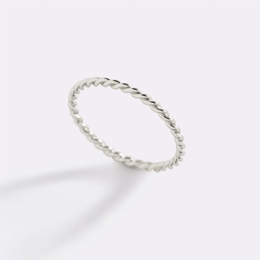 Zierlicher geflochtener Ring