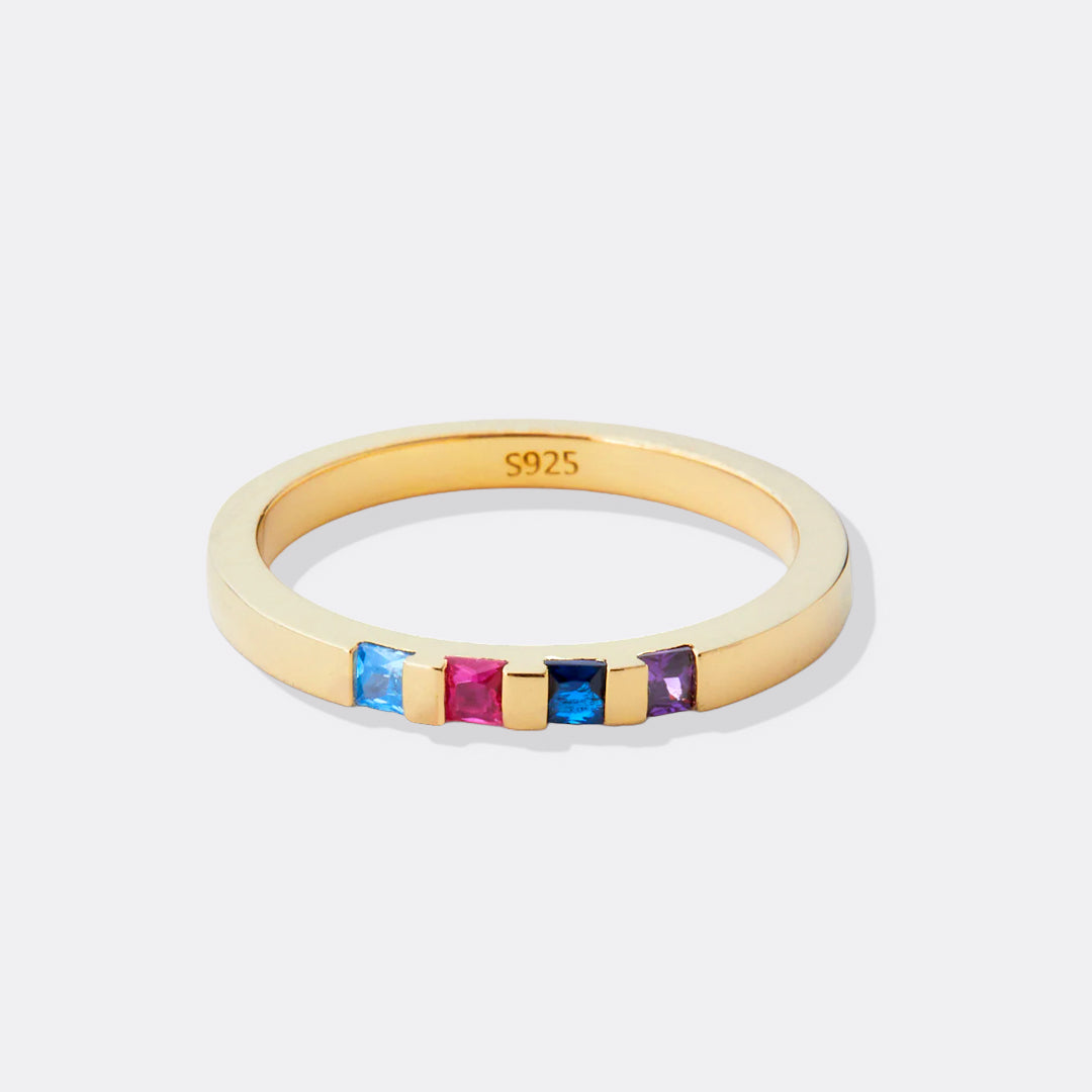 Anillo con piedra de nacimiento de corte princesa