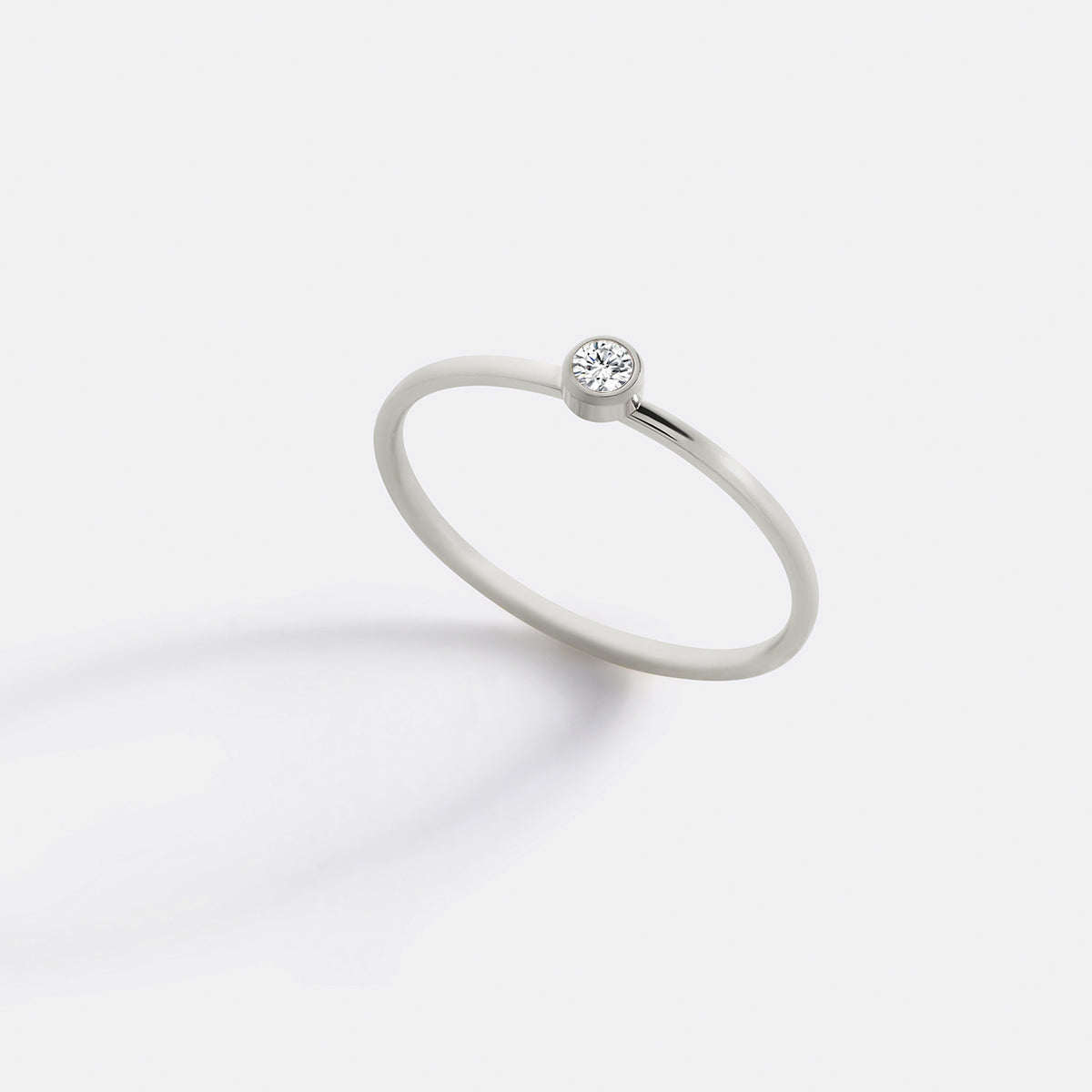 Anillo minimalista con piedras de nacimiento apilables | Anillo con engaste en bisel