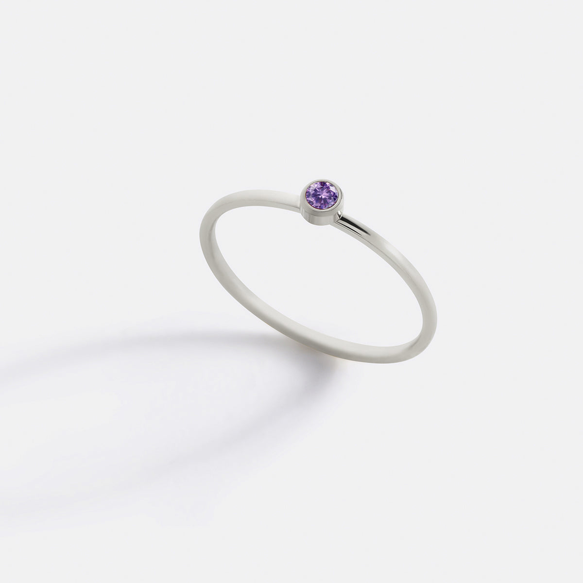 Anillo minimalista con piedras de nacimiento apilables | Anillo con engaste en bisel
