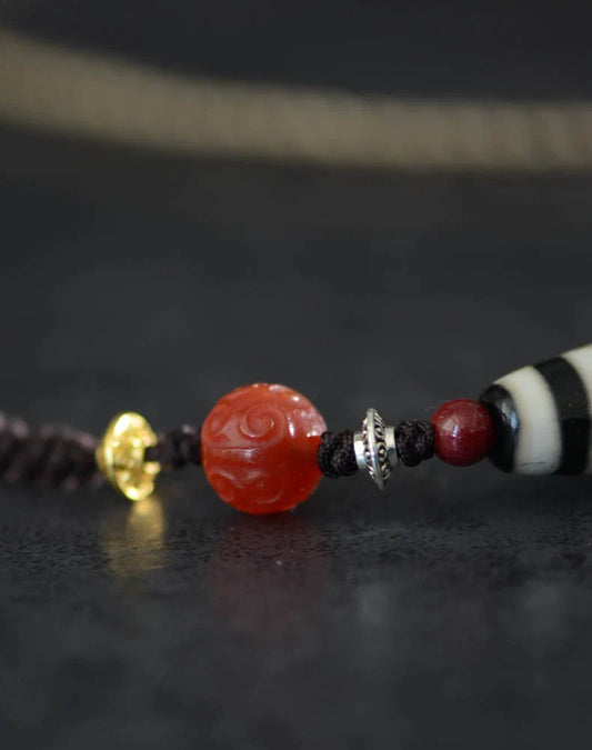 Tibetisches neunäugiges Dzi-Perlen-Charm-Armband mit Perlenanhänger