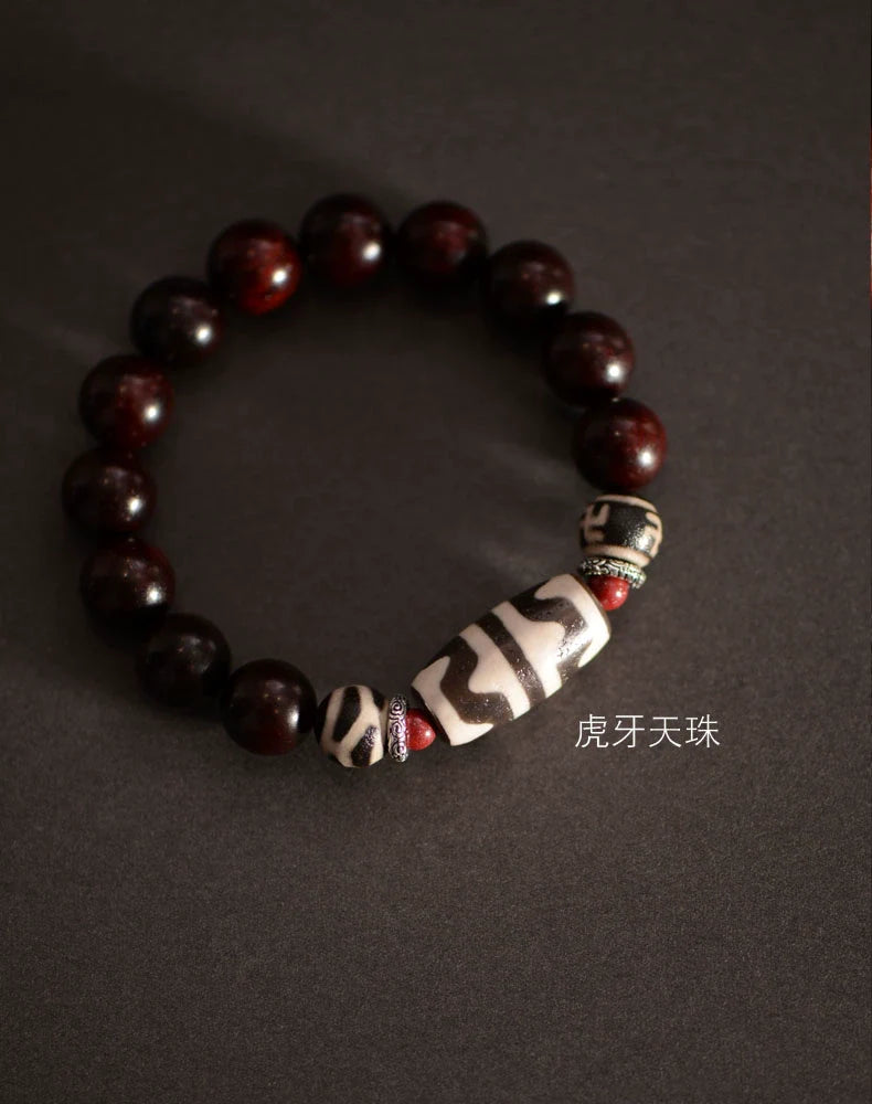 Kleine Blattperlen aus rotem Sandelholz, Dzi-Perlen aus Achat