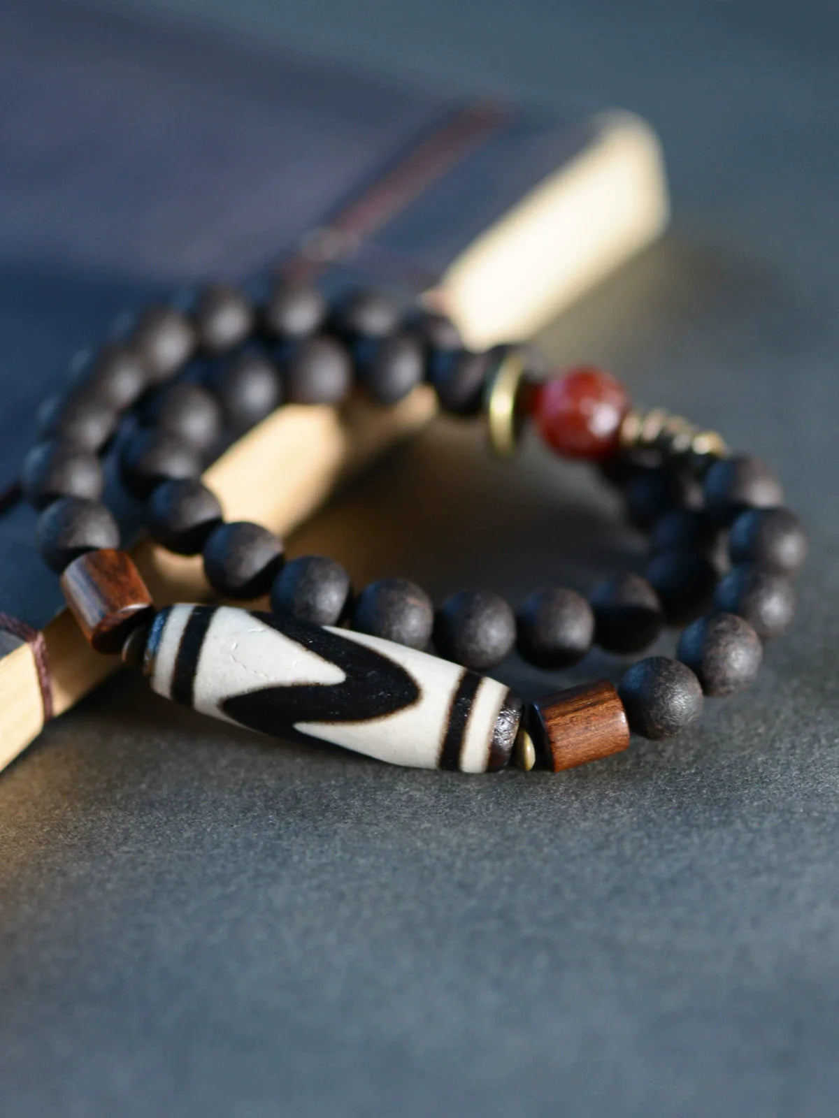 Ebony Tiger Tooth Dzi Beads Bracelet