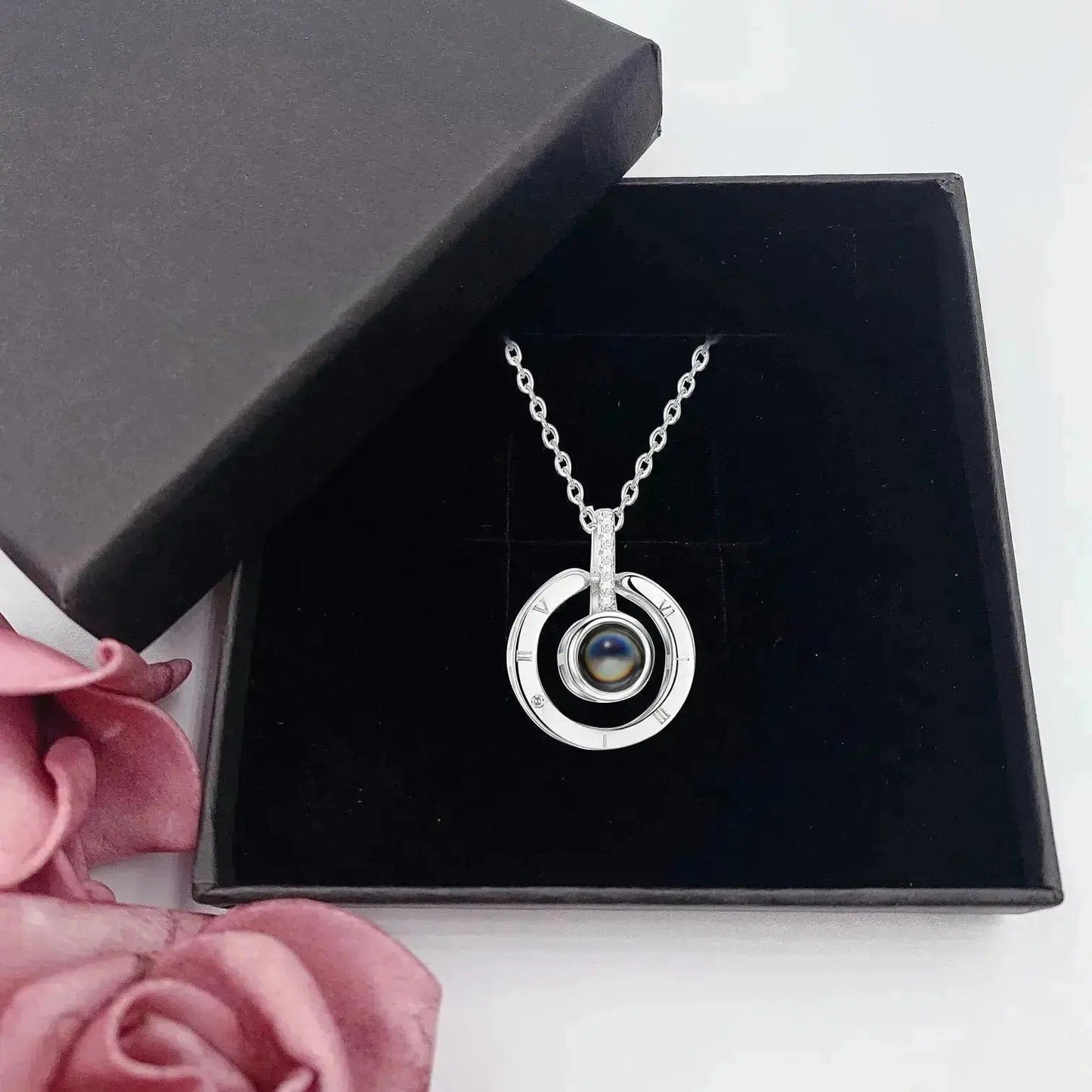 Regalo personalizado de San Valentín: collar, pulsera y llavero con foto proyectada.