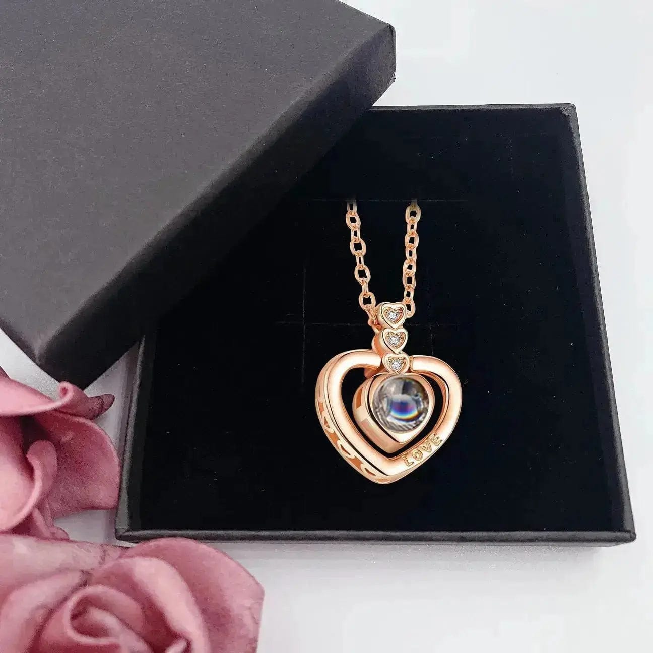 Regalo personalizado de San Valentín: collar, pulsera y llavero con foto proyectada.