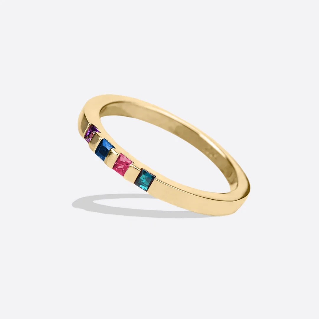 Anillo con piedra de nacimiento de corte princesa