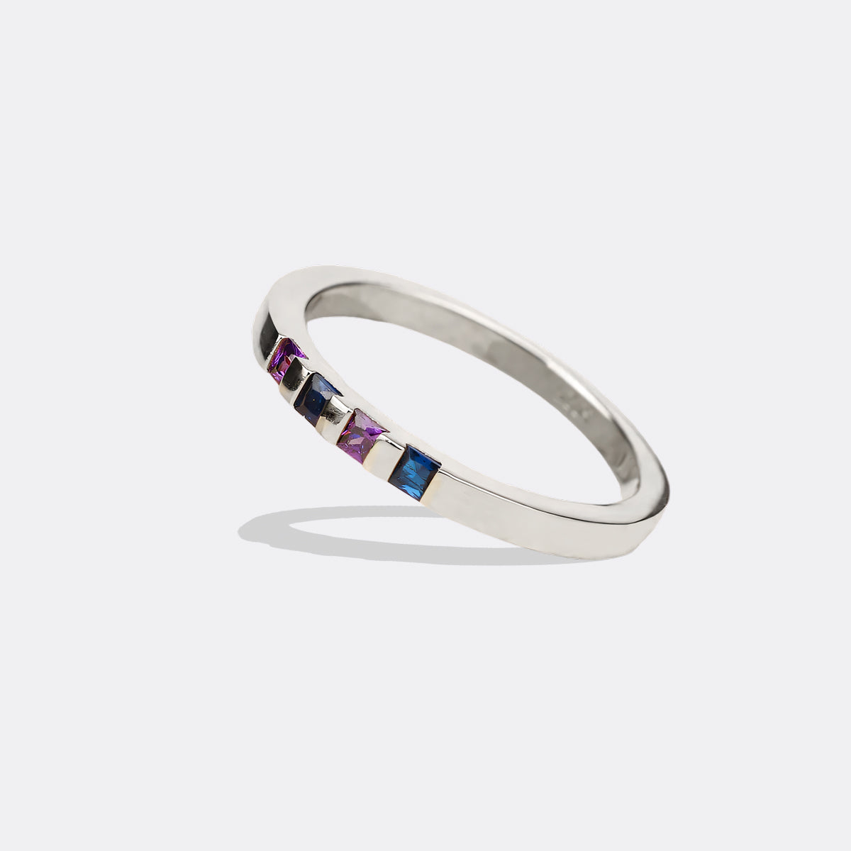 Anillo con piedra de nacimiento de corte princesa