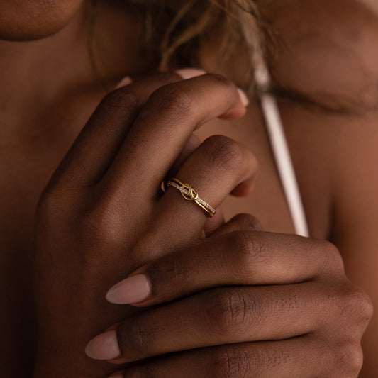 Anillo de nudo pavé