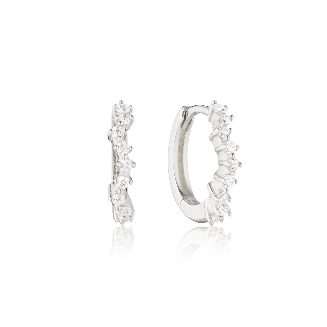 Silberne Creolen im gewölbten Diamant-Stil