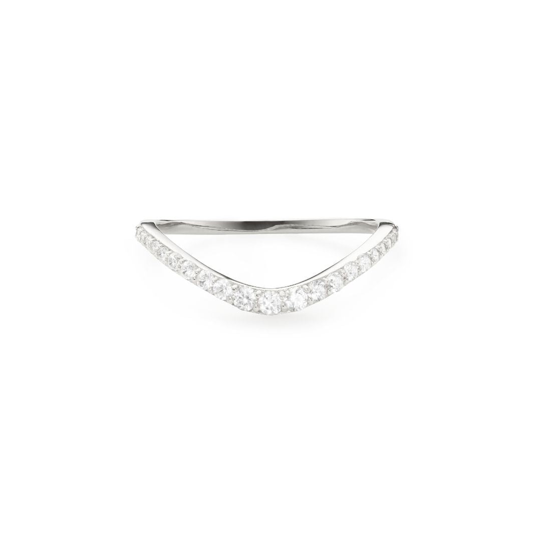 Silberner Kurvenring im Diamant-Stil