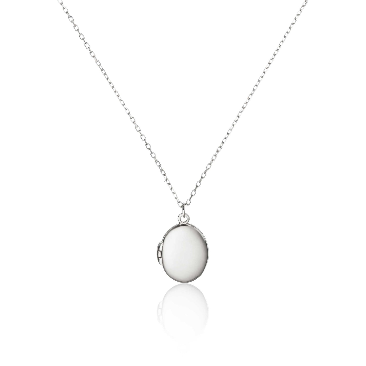 Collar con medallón ovalado de plata