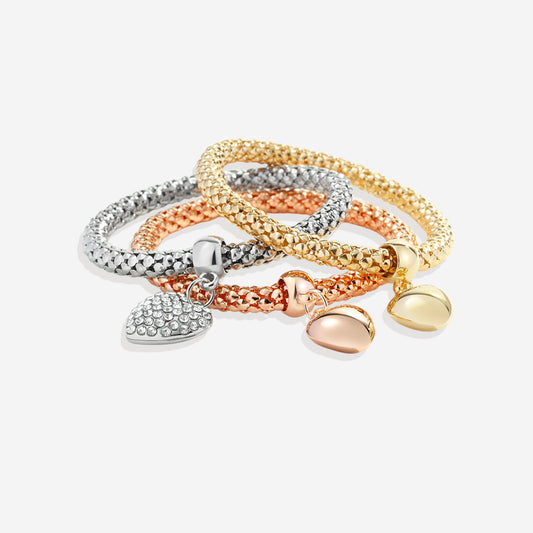 Pulsera de metal con corazones sólidos