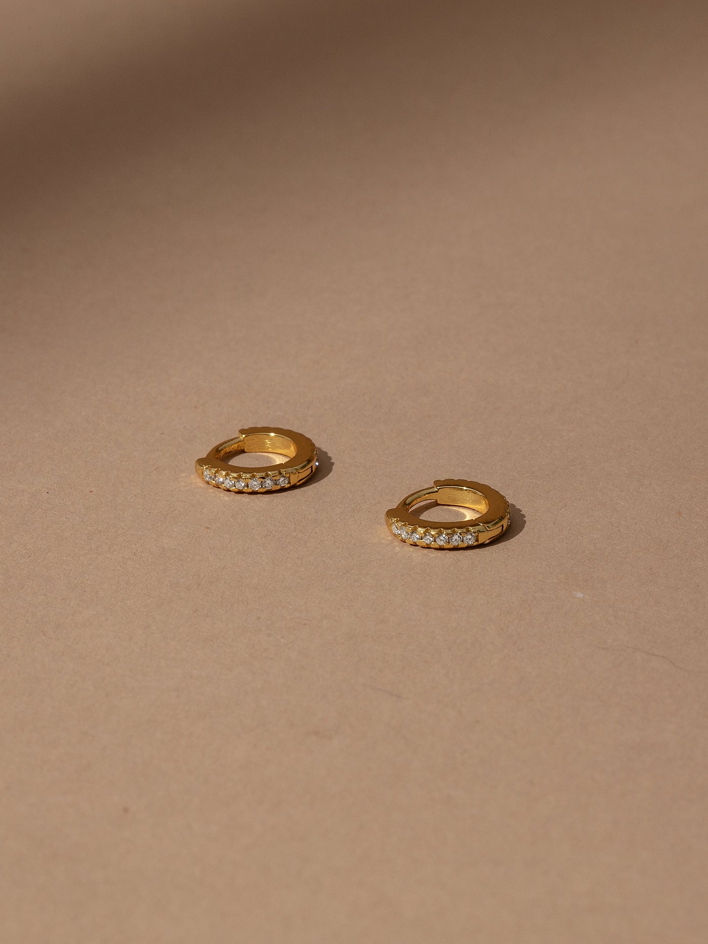 Huggies Hollywood pavé vermeil