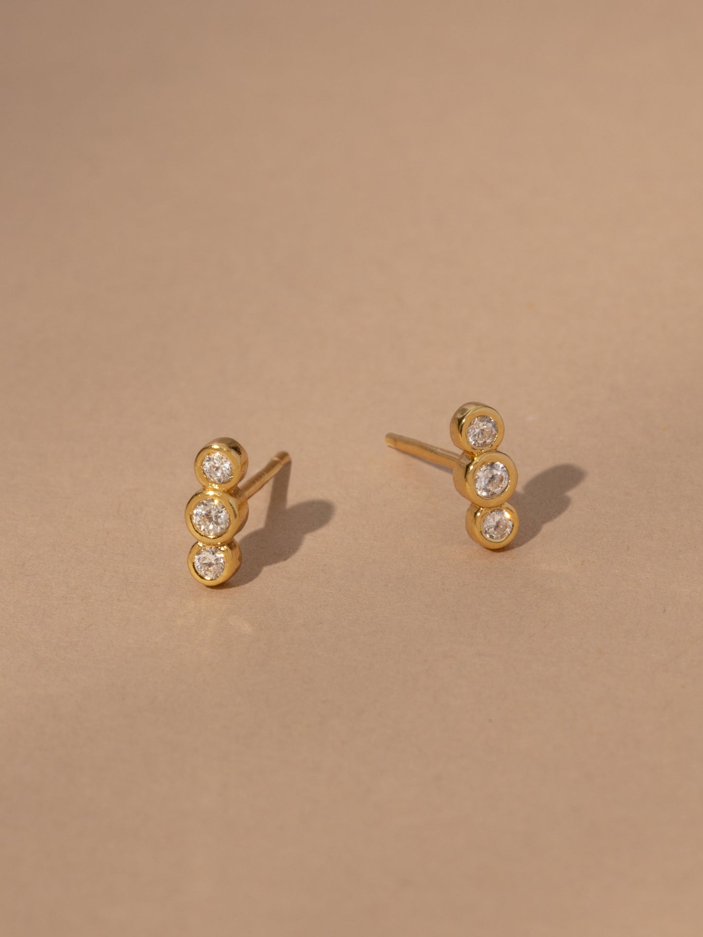 Ohrstecker aus Vermeil mit drei Diamanten