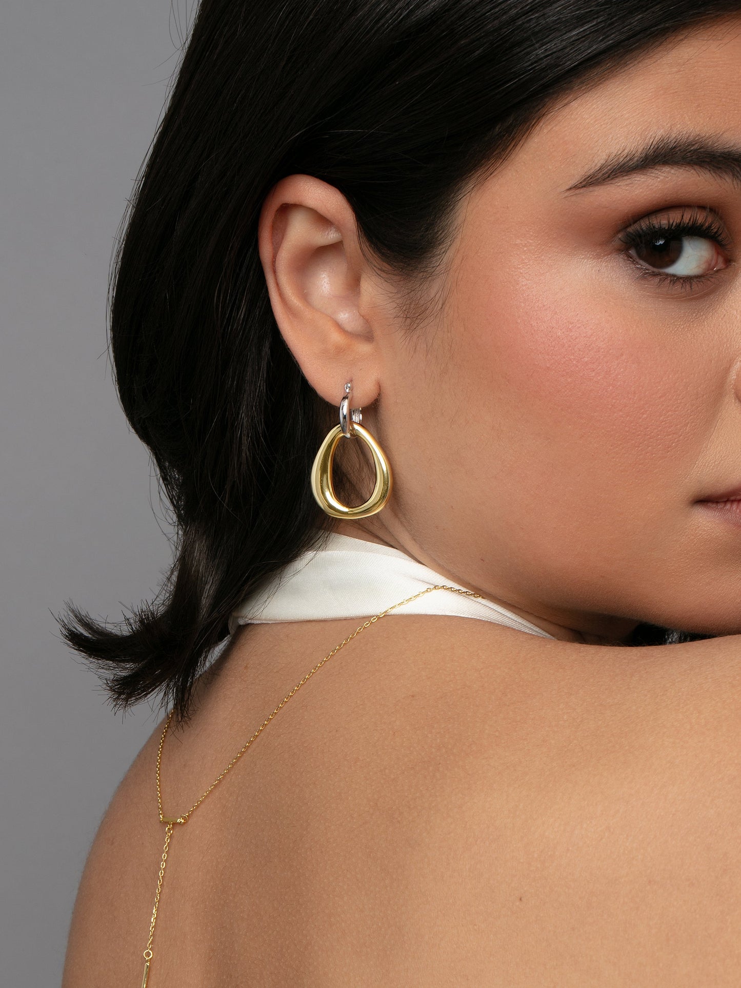 Statement-Creolen im Mix-Stil