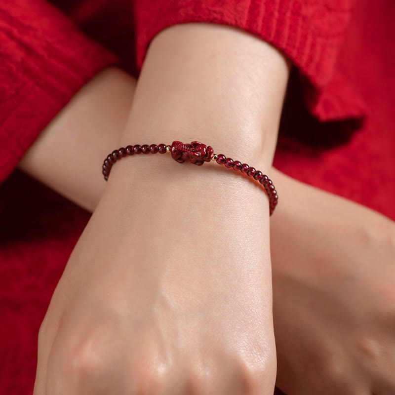 Buddha-Steine Granat Zinnober PiXiu Blessing Calm String Armband