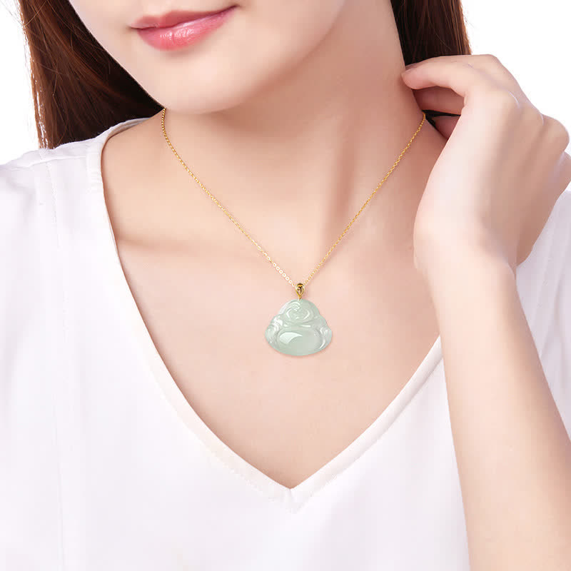 Collar con colgante de Buda sonriente de jade natural y oro de 18 quilates.