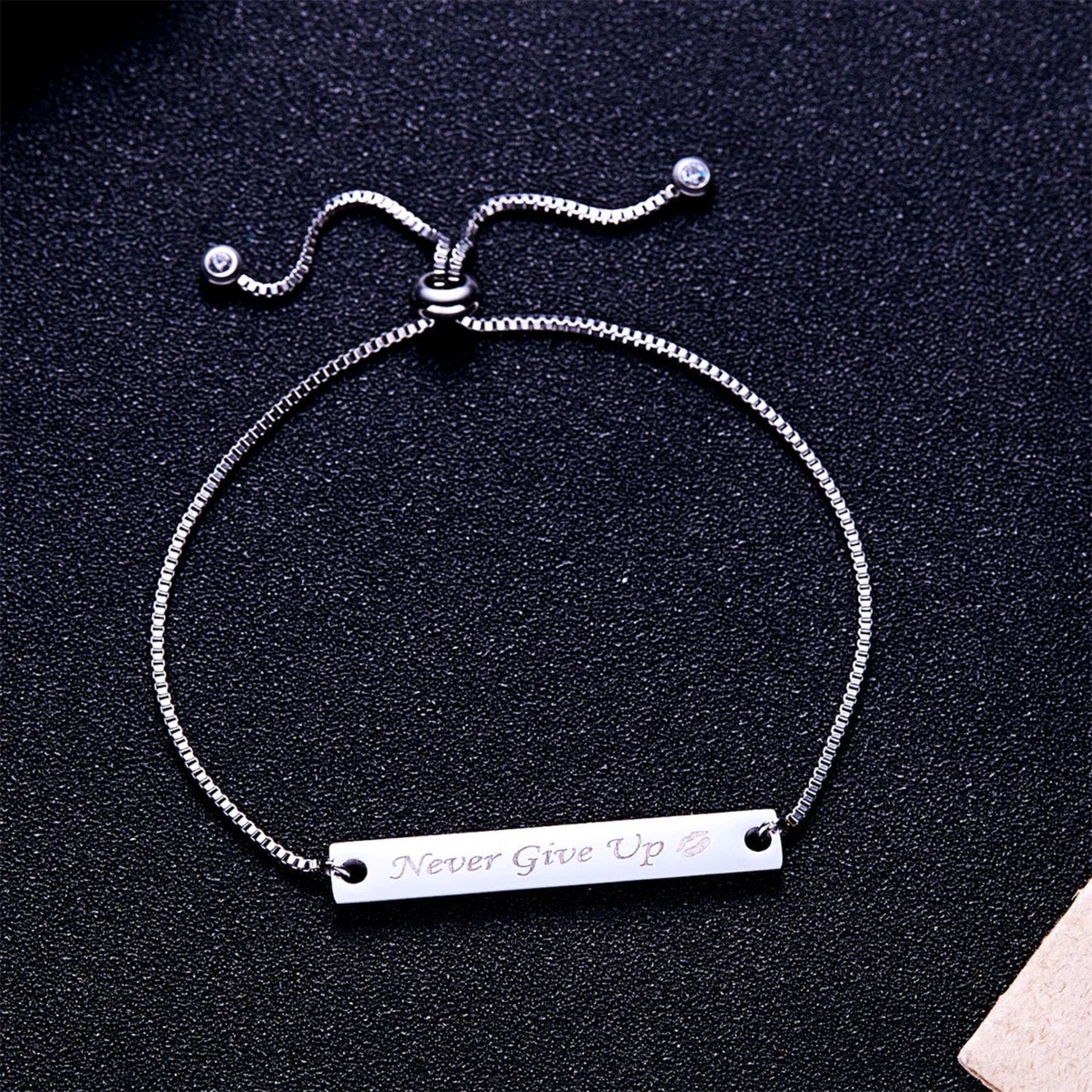 Pulsera ajustable con nombre grabado personalizado