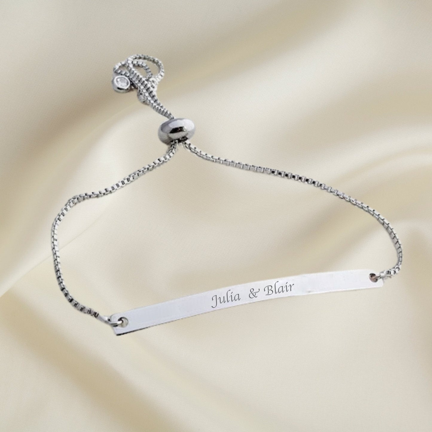 Pulsera ajustable con nombre grabado personalizado