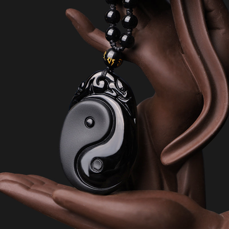 Collar con colgante de obsidiana negra natural con piedras de Buda que simboliza la fuerza y el cumplimiento del Yin Yang.