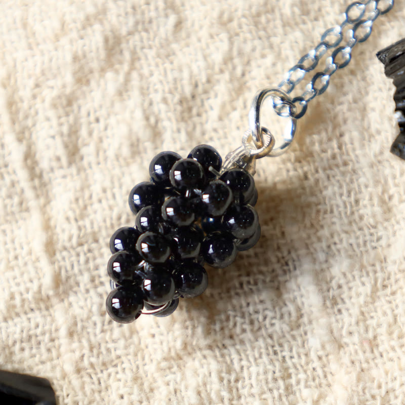 Buddha Stones Halskette mit Anhänger, natürlicher Granat, roter Achat, schwarzer Onyx