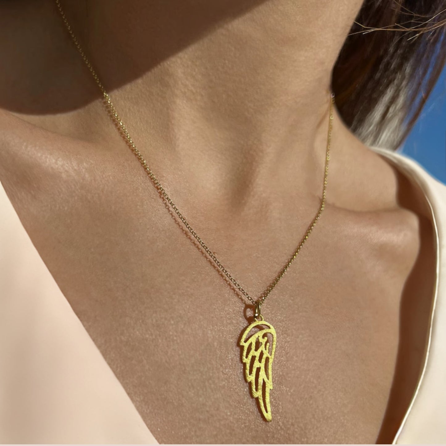 Collar con dije de ala de ángel