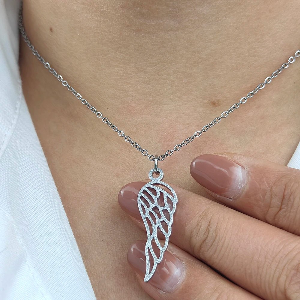 Collar con dije de ala de ángel