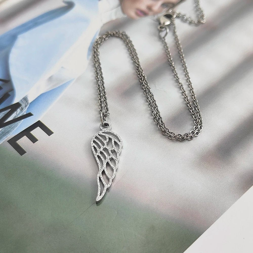 Collar con dije de ala de ángel