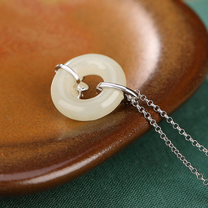 Collar con colgante de flor de la suerte con hebilla de paz de jade hetiano de plata de ley 925 y piedras de Buda