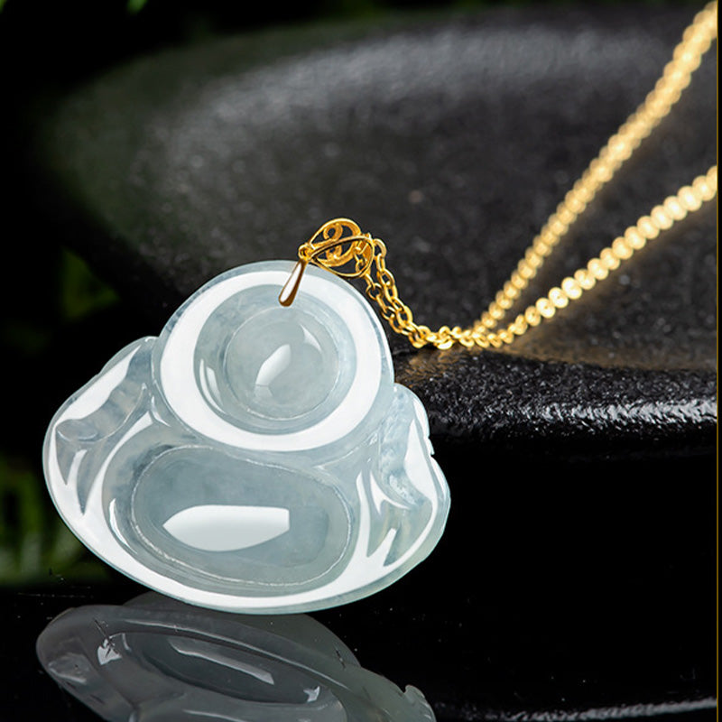 Collar con colgante de Buda sonriente de jade natural y oro de 18 quilates.