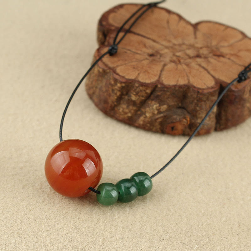 Collar con colgante de cuerda de cuero con cuentas de semillas de Bodhi verdes, ágata roja y aventurina verde, piedras de Buda