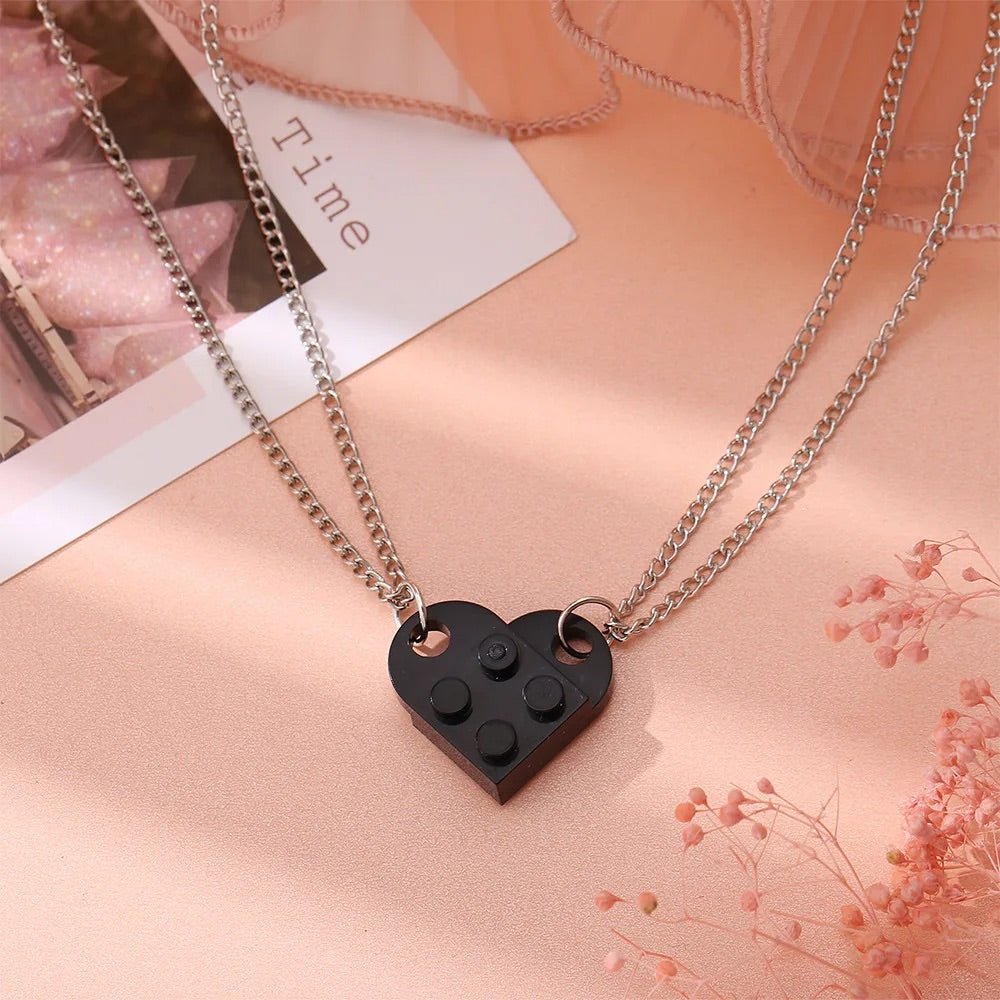 Collar de la amistad con forma de corazón de ladrillo de construcción