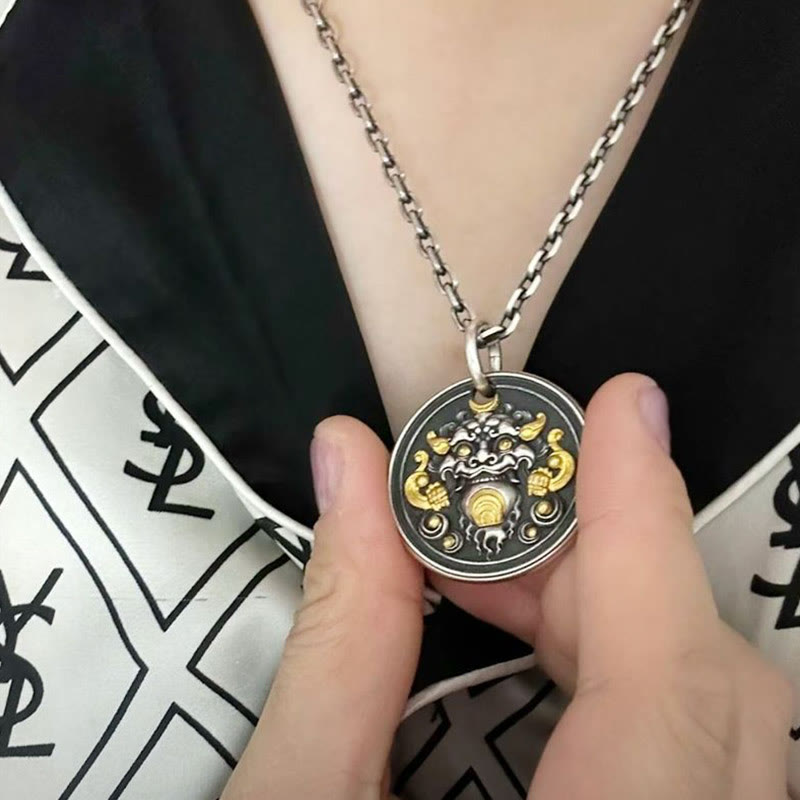 Collar con colgante de amuleto curativo Kirtimukha tibetano con piedras de Buda