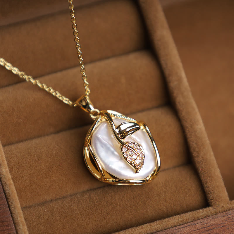 Collar con colgante de flor de perla barroca natural de cobre bañado en oro de 18 quilates con piedras de Buda