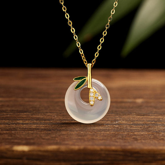 Collar con colgante de plata de ley 925 con piedras de Buda, calcedonia natural, hoja de bambú y hebilla de paz.