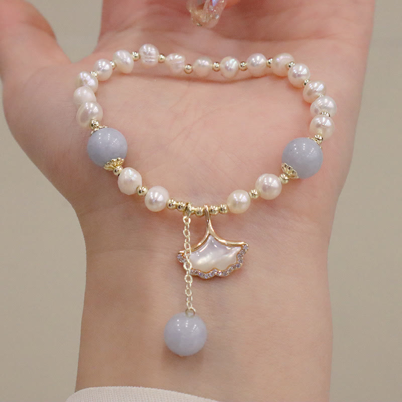 Pulsera con dije de mariposa, hoja de ginkgo y perla de aguamarina natural de Buda