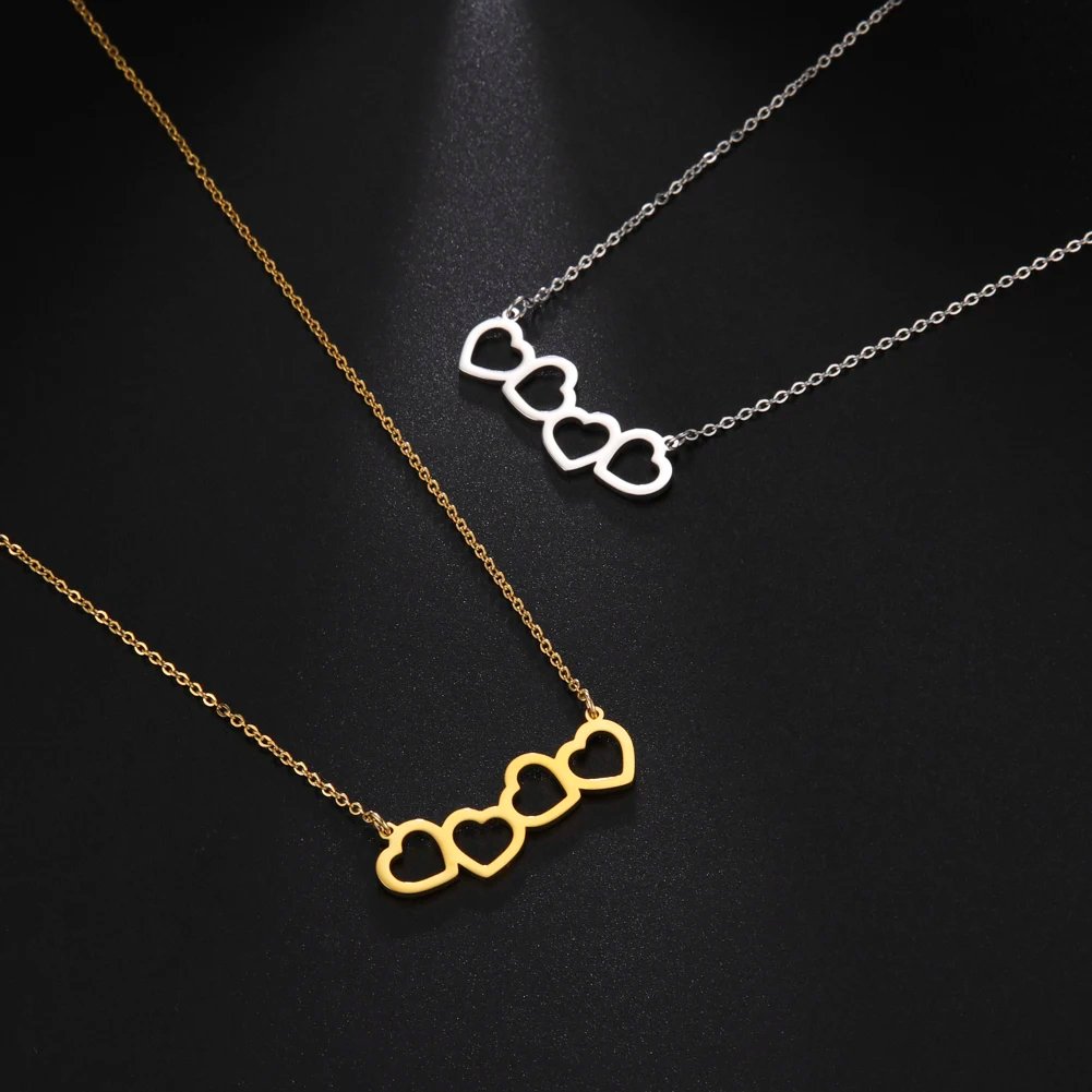 Collar con colgante de corazones de amor conectados
