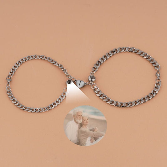 Pulsera personalizada de plata con cadena magnética y foto oculta para pareja