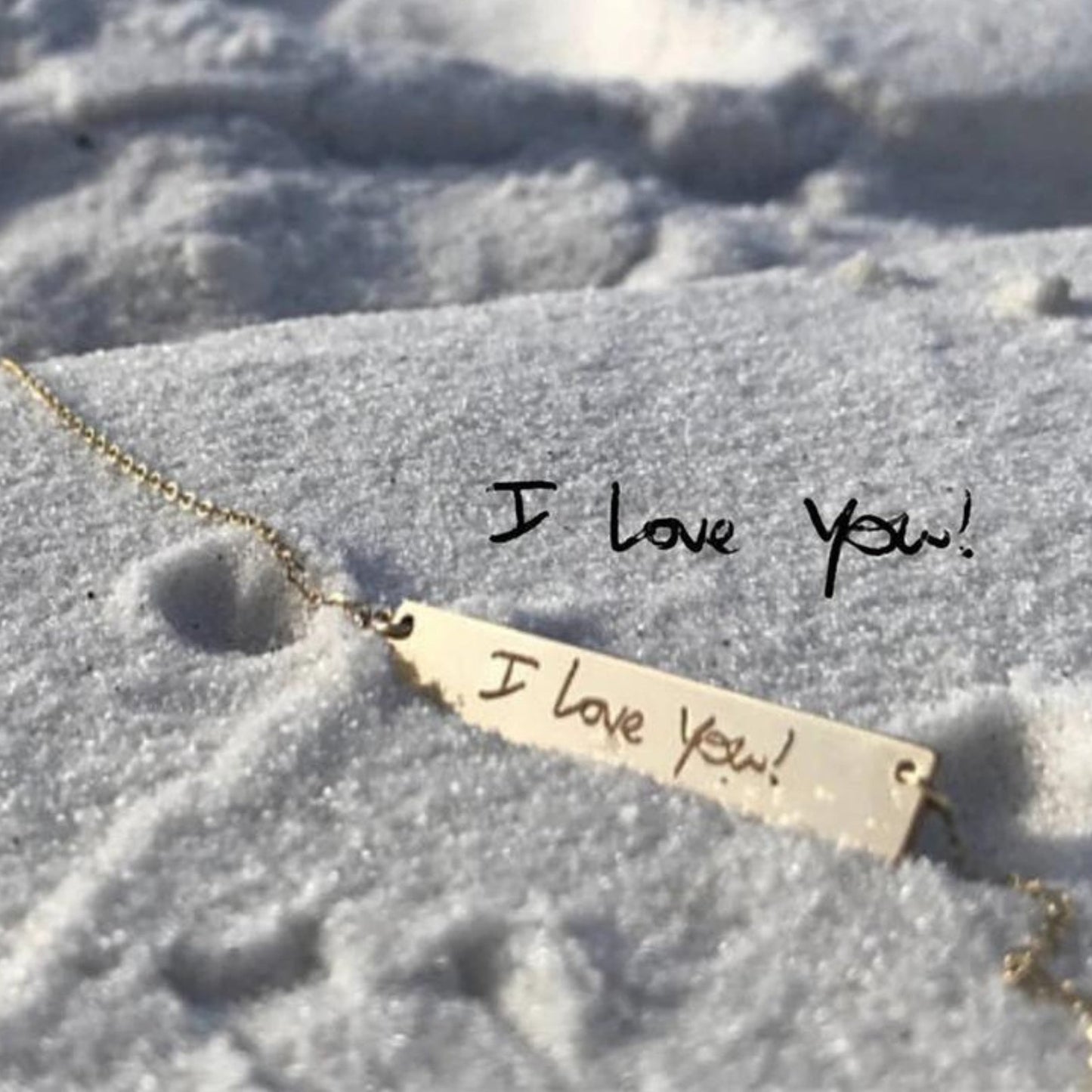 Collar con escritura grabada personalizada