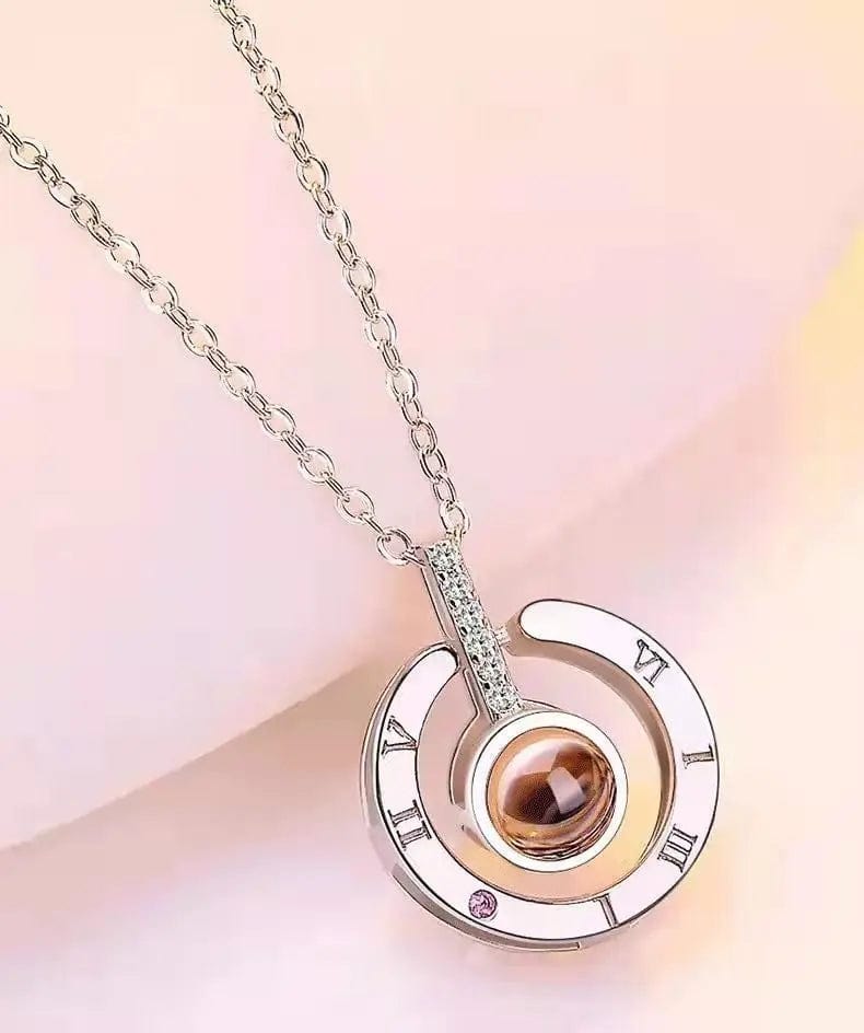 Collar minimalista personalizado con foto oculta y números romanos