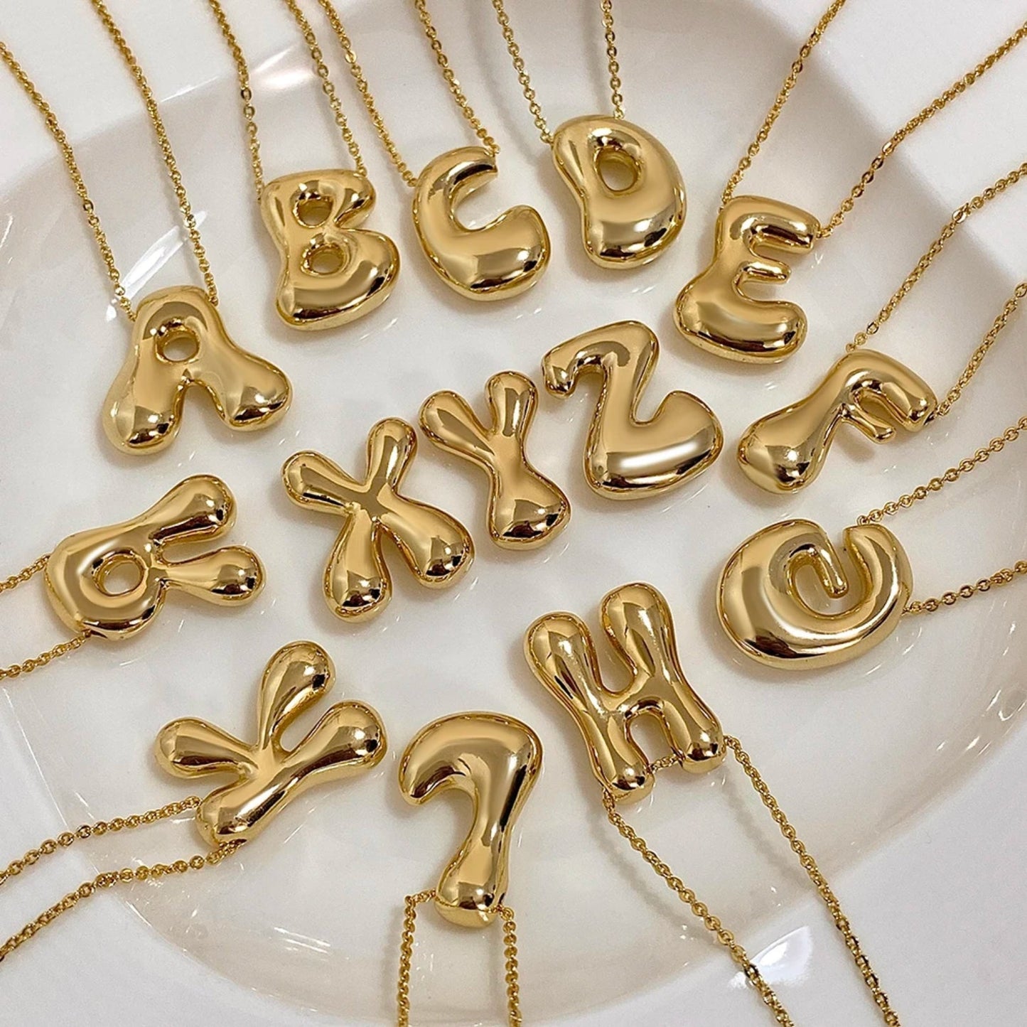 Collar con iniciales de nombre personalizadas en forma de globo grueso con letras de burbuja