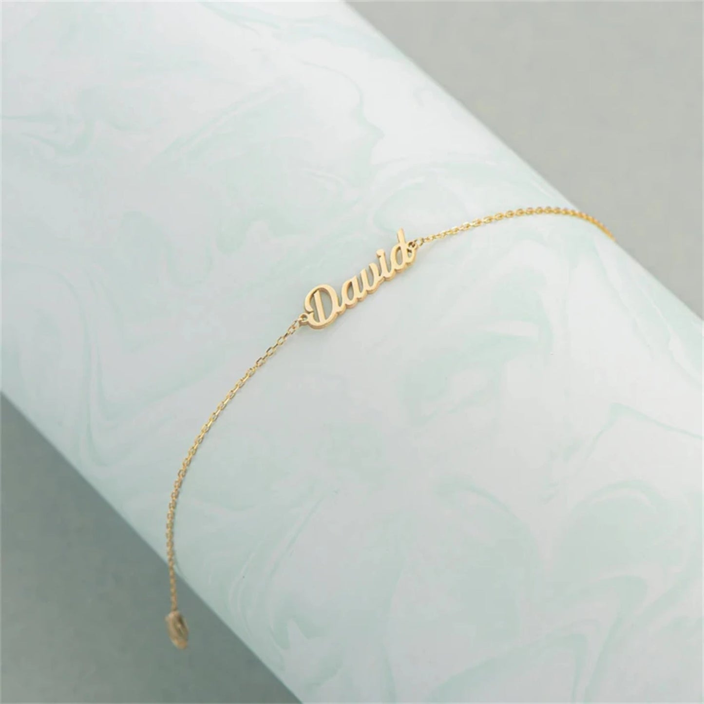 Pulsera con nombre personalizado en letras únicas
